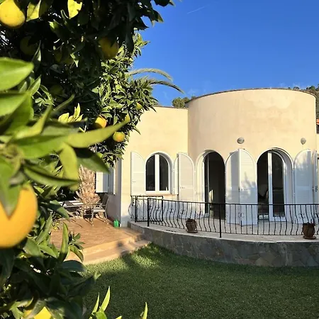Casa Flora Paguera بيت للعطل باغيرا